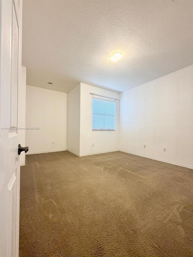 Building Photo - 3972 SW 149th Pl