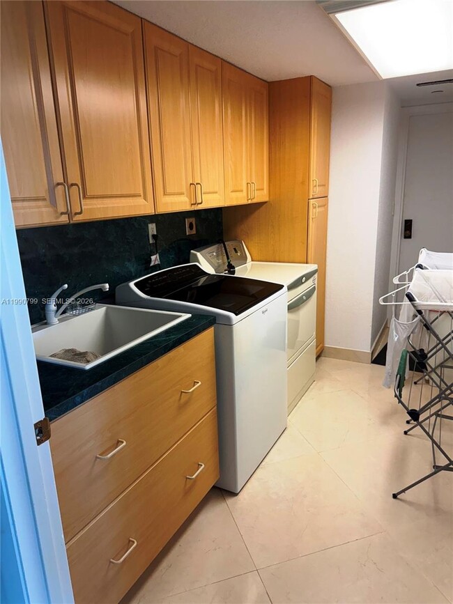 Building Photo - 4900 N Ocean Blvd