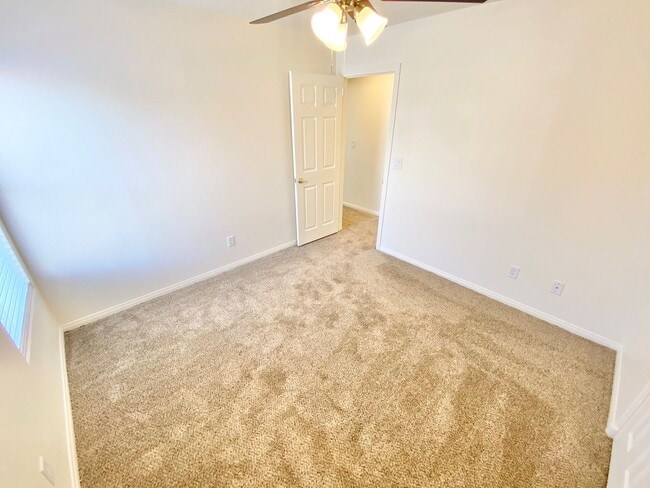 Building Photo - GORGEOUS 3 BEDROOM / 2 FULL BATH SINGLE FAMILY HOME , WITH 2 CAR GARAGE