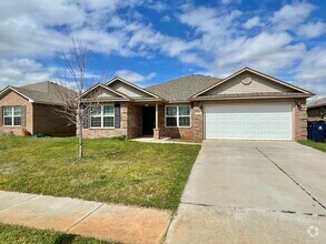 Building Photo - Beautiful 4 bed Bedroom Home in Mustang Sc...
