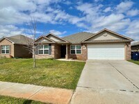 Building Photo - Beautiful 4 bed Bedroom Home in Mustang Sc...