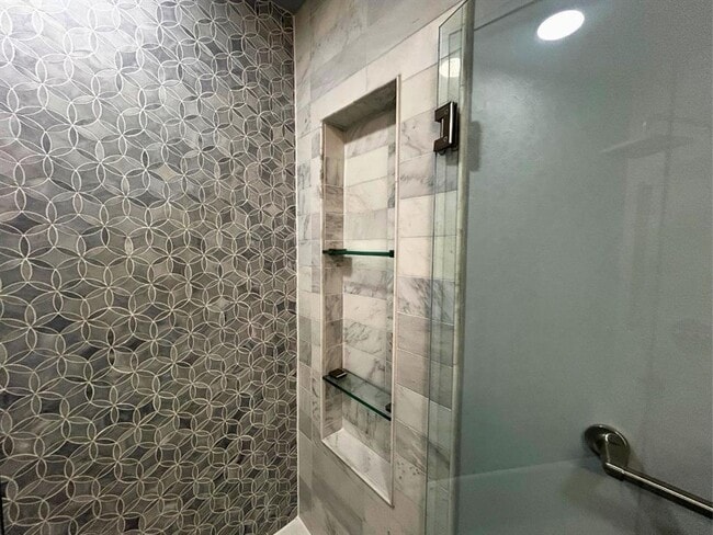 Building Photo - 8210 Bent Tree Rd