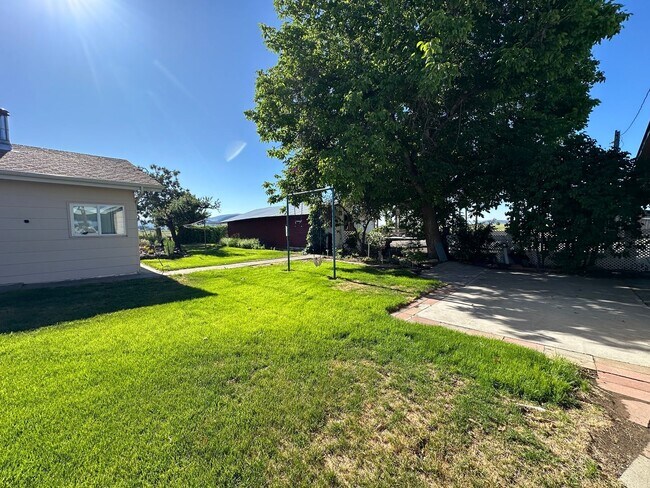 Building Photo - 5842 Henley Rd