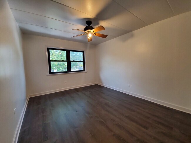 Building Photo - 109 S Elmwood Ave