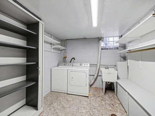 Building Photo - 1427 S 52nd St