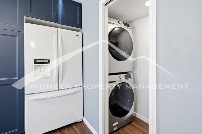 Building Photo - 655 S Xenon Ct