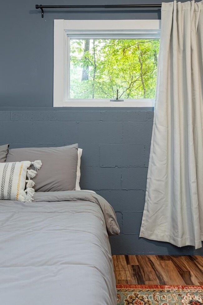 Building Photo - 260 Allison Hill Rd