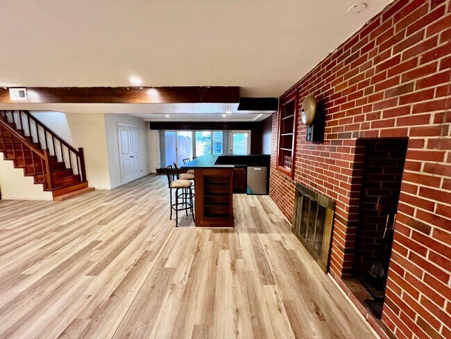 Building Photo - STUNNING home with fully finished BASEMENT!!!