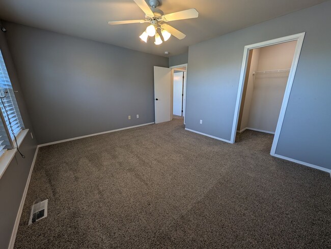 Building Photo - 4 Bedroom, 2.5 Bath DuPont Home!