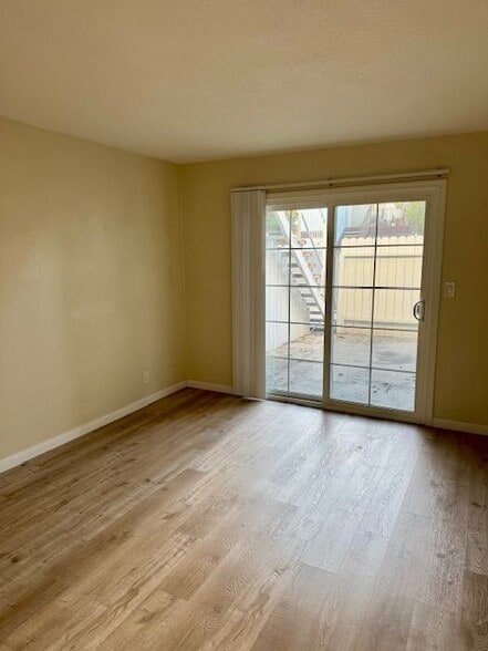 Building Photo - 1022 El Camino Dr