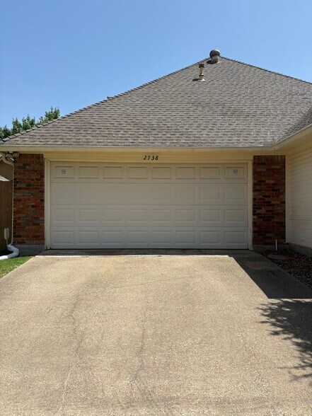Garage Entrance - 2738 Hickory Bend Dr