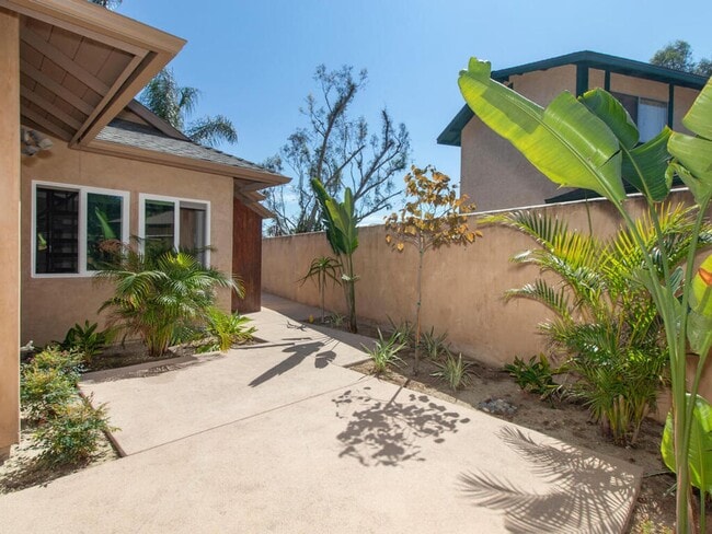 Building Photo - Studio with Loft, Private Patio, and All U...