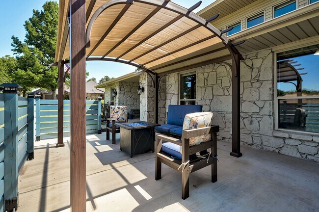 Building Photo - 7808 Forest Ln