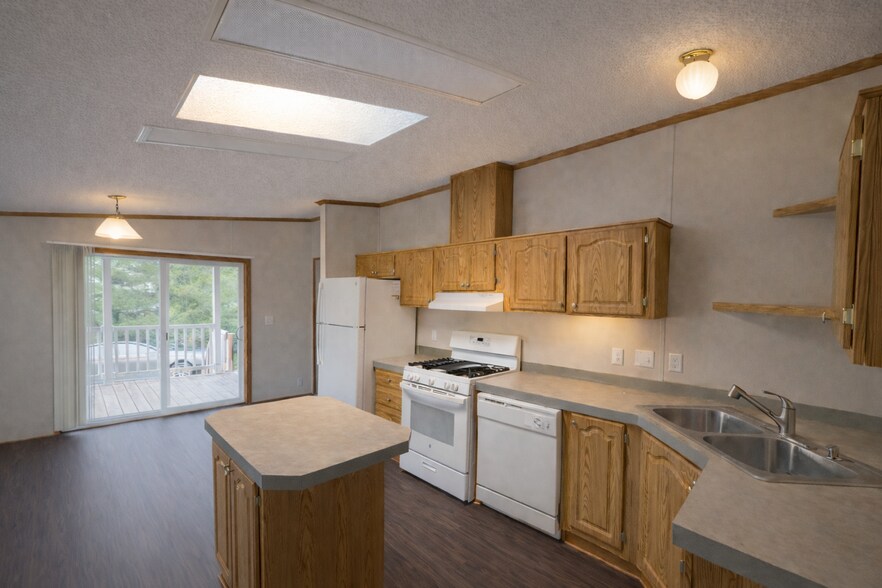 Building Photo - 307 Basket Branch