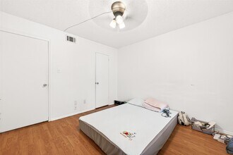 Building Photo - 11677 Village Pl Dr