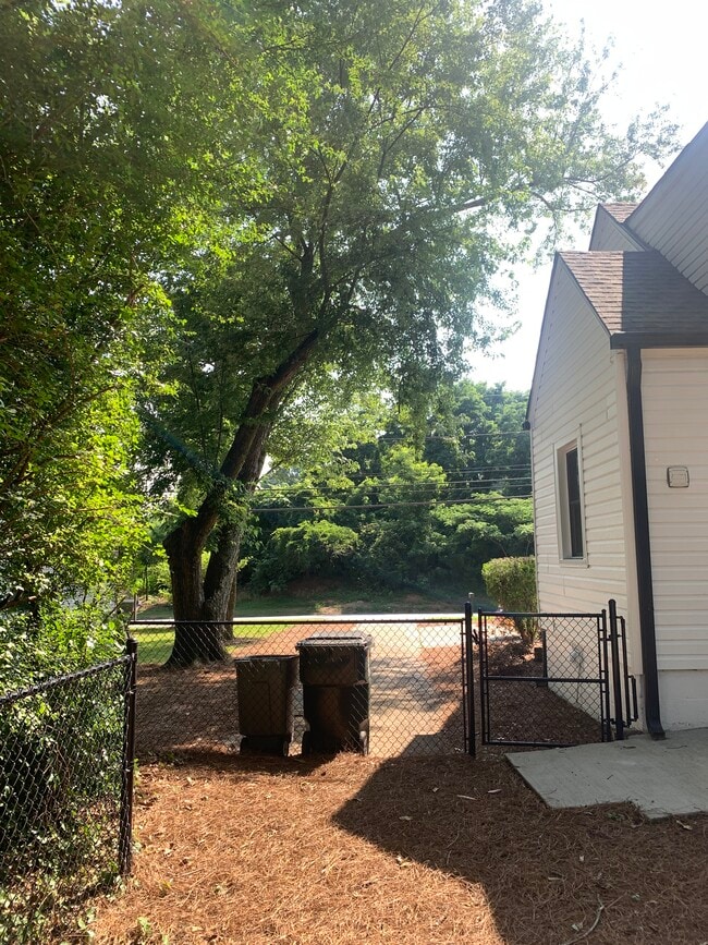 Building Photo - 2328 Johnson Ferry Rd NE