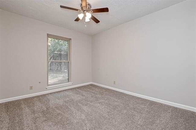 Building Photo - 26414 Maplewood Dr