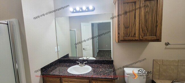 Building Photo - 2/2 Townhome in Southlawn