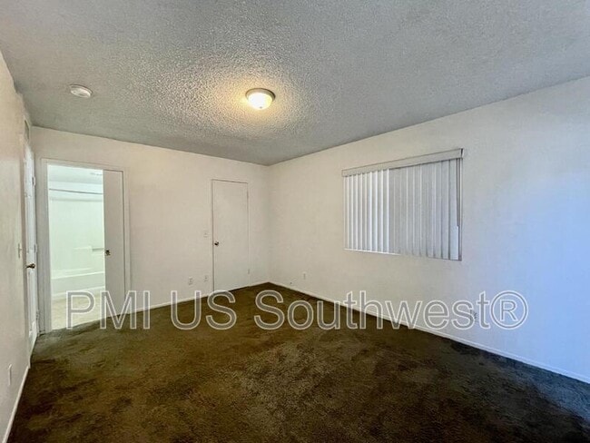 Building Photo - 1435 Bryan Dr