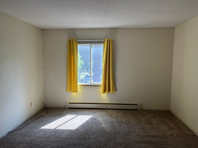 Building Photo - Maintenance-Free Living By The Beach