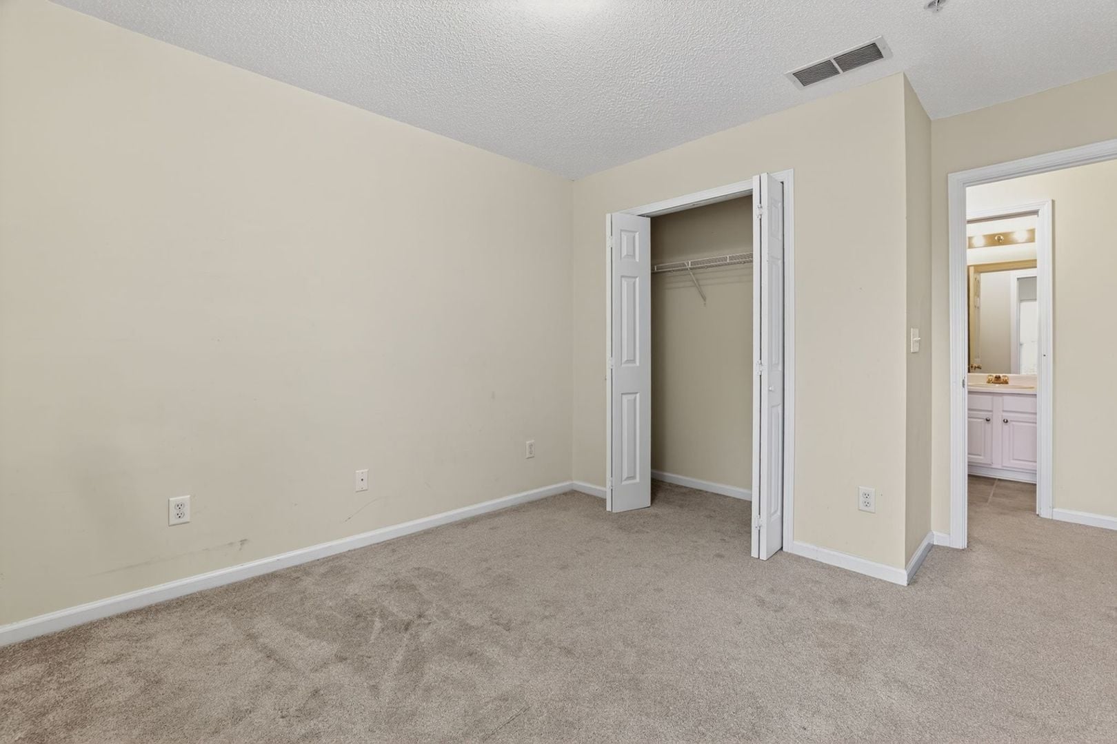 Building Photo - 135 Primrose Dr