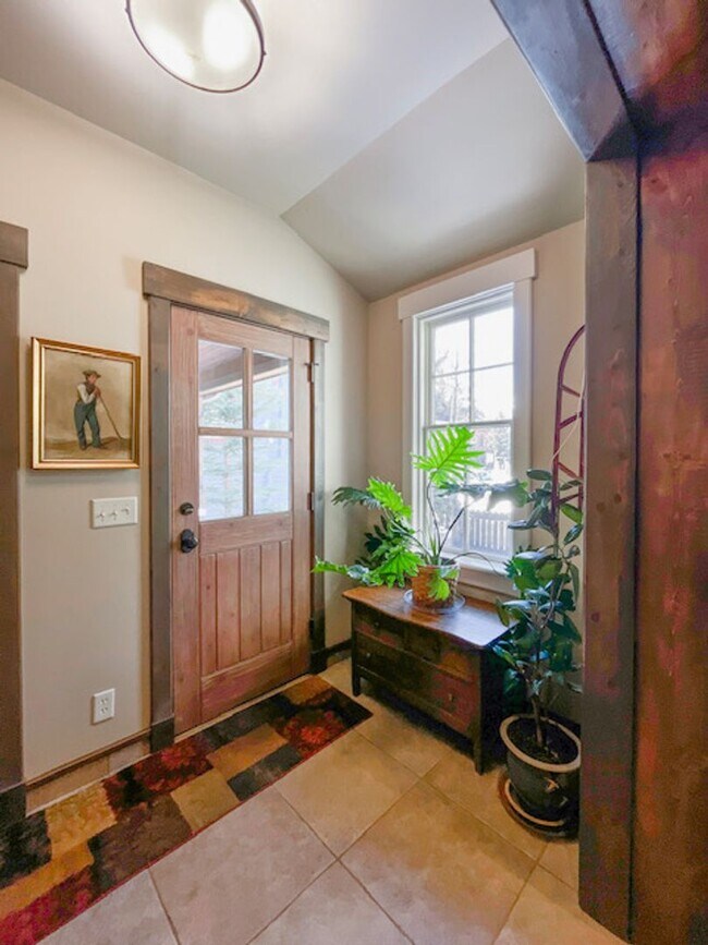 Building Photo - Enjoy Summer in Historic Breckenridge, Walk to Main Street! Bring your dog!