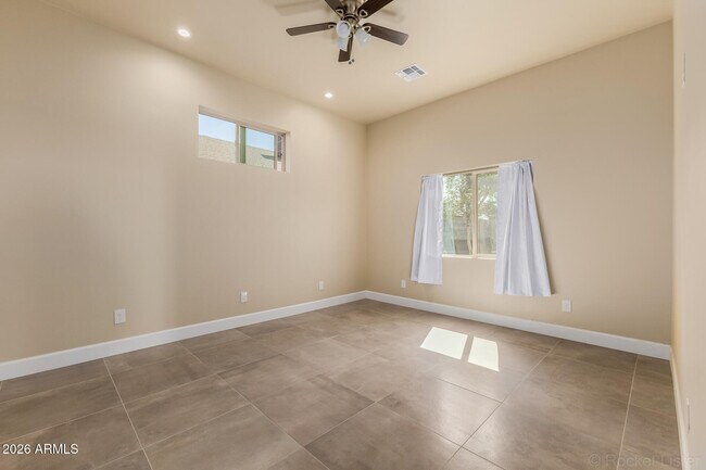 Building Photo - 1908 E Harvard St