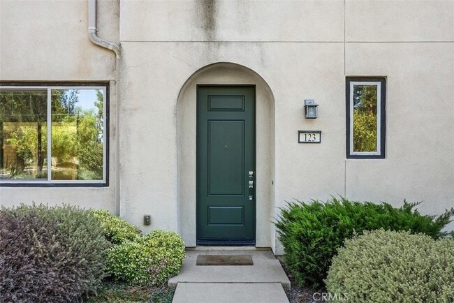 Building Photo - 123 Interval