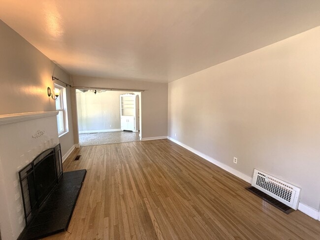 Building Photo - 191 E Washington Ave