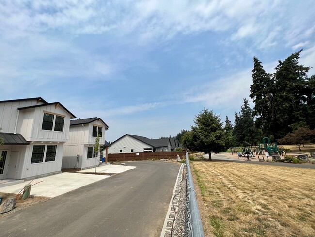 Building Photo - 9913 NE 46th Ct
