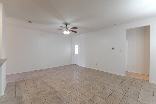 Building Photo - 13527 Vista De Oro St