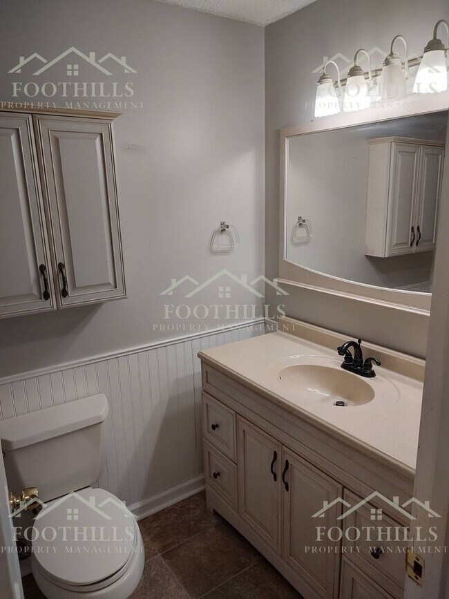 Building Photo - 3-bedroom, 2-bath home located in Pendleton