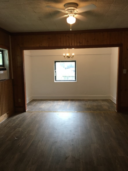 Building Photo - 707 N Lamar Ave