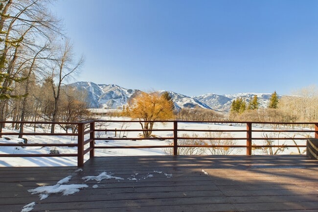 Building Photo - 209 E Reds Rd