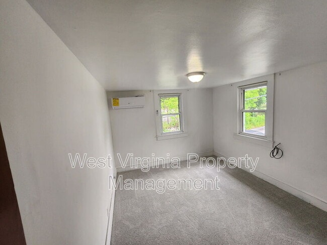 Building Photo - 208 Croft St