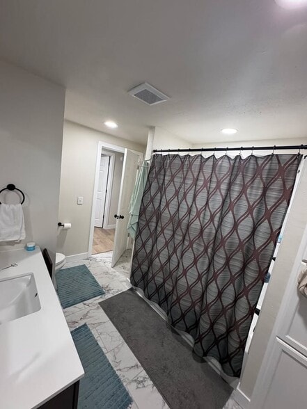 Building Photo - 626 N Mason St