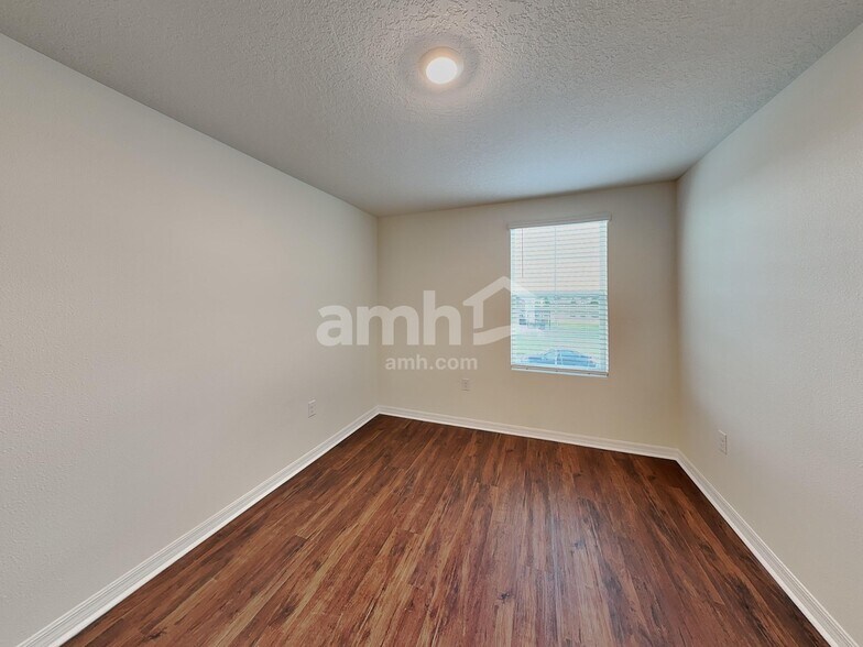 Building Photo - 12241 High Rock Way