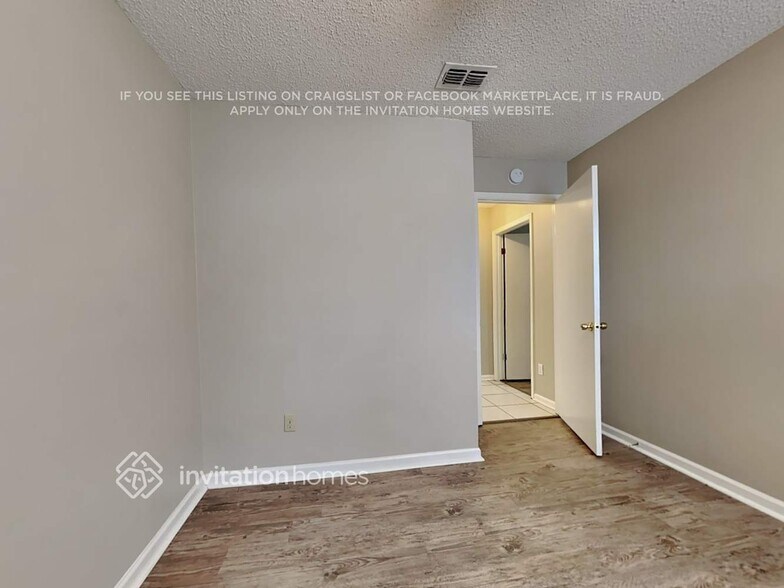 Building Photo - 158 Annandale Dr E