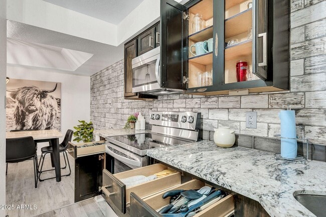 Building Photo - 8787 E Mountain View Rd