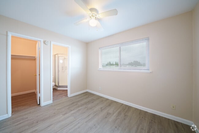 1BR, 1BA - 400SF - Bedroom - Sandpiper Apartments