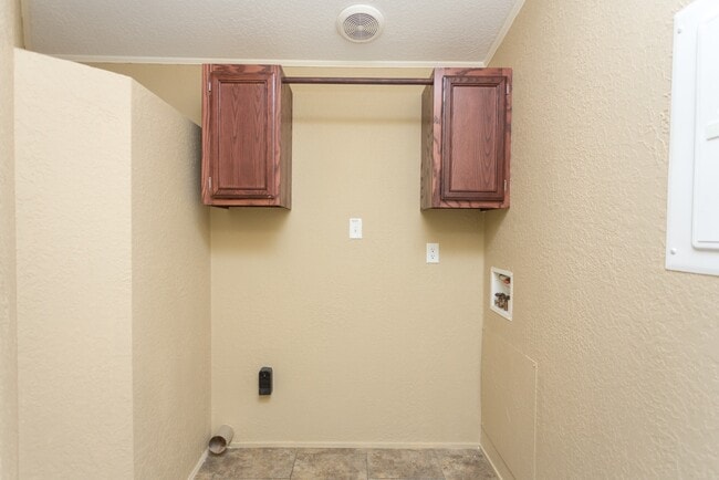 Building Photo - 15716 Country Way