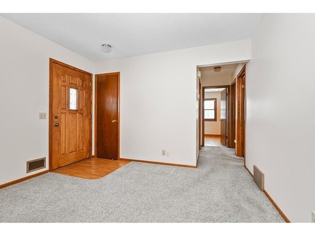 Building Photo - 10517 Quebec Ave N