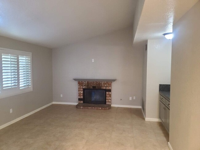Building Photo - 43007 Pearlwood Dr