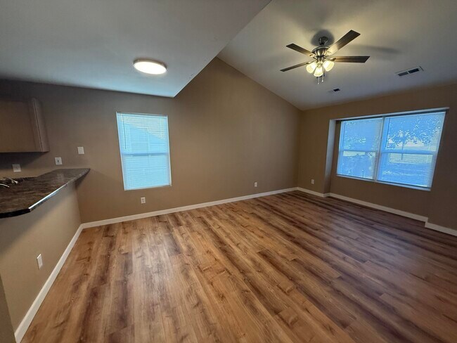 Building Photo - 1707 Hanover Blvd