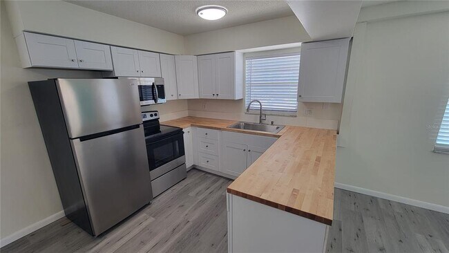 Building Photo - 308 Avanda Ct