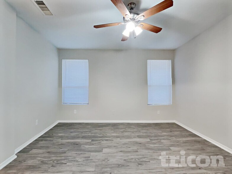 Building Photo - 6619 W Golden Ln