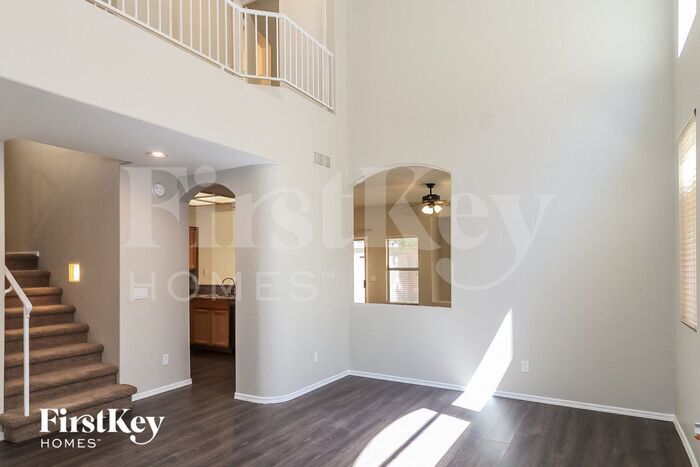 Building Photo - 1336 W Wahalla Ln