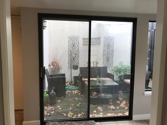 Building Photo - Upscale condo located in gated Community!