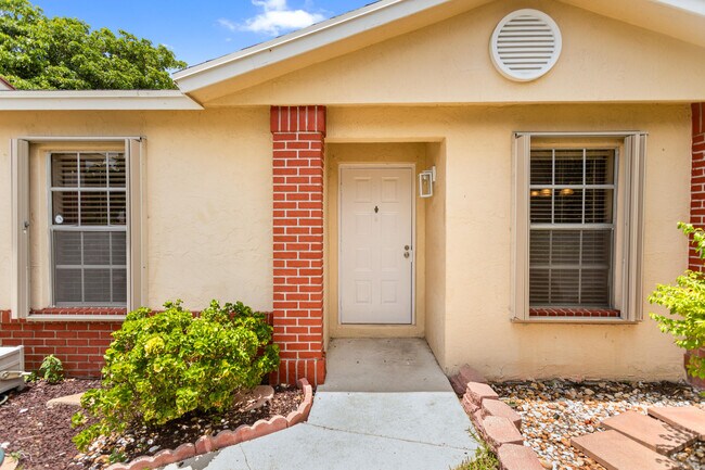 Building Photo - 13945 Langley Pl