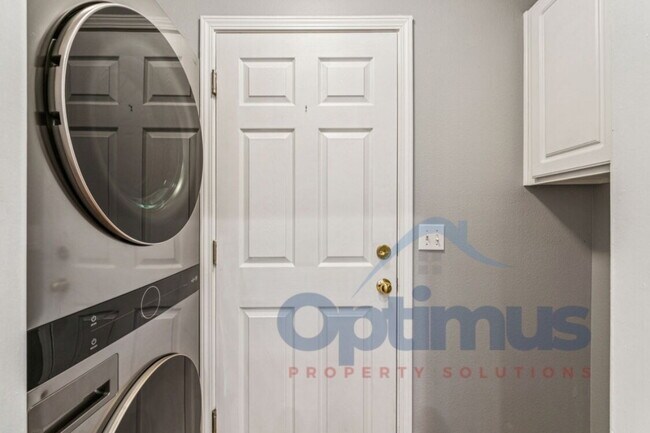 Building Photo - Charming & updated 2-bedroom, 2-bath home in one of Boise’s most convenient and sought-after loca...